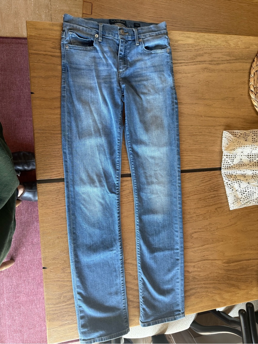 Lucky Brand Women's Brooke Straight Slim Jeans size 4 27 - Light Blue Wash